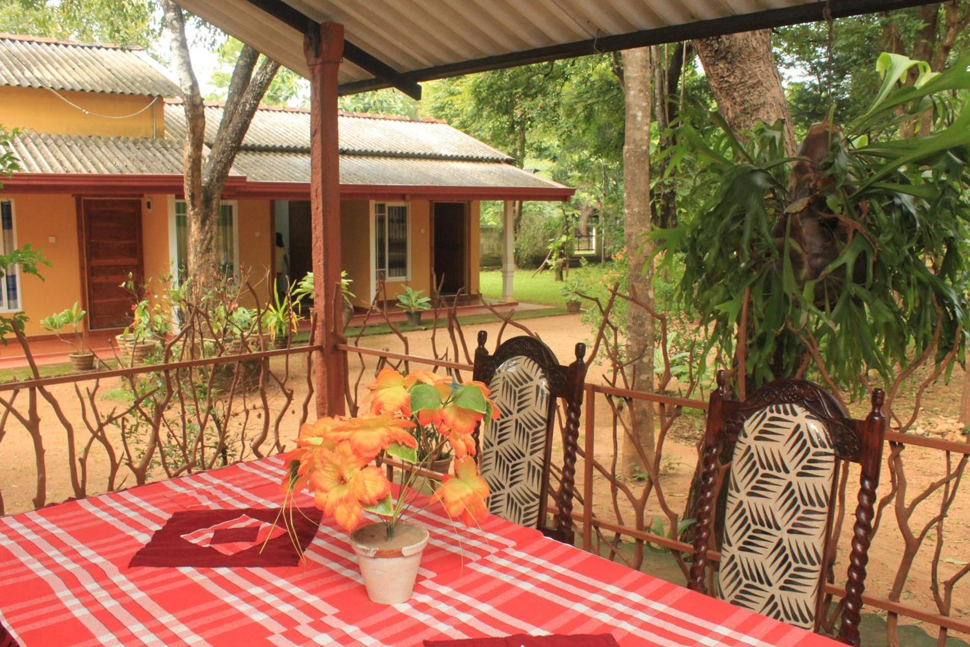 Gimhani Guest House Habarana Exterior foto